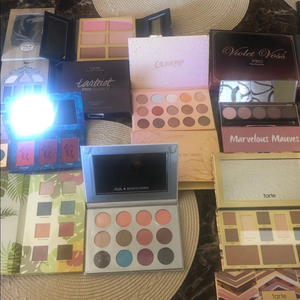 Makeup bundle - Picture 2 of 3